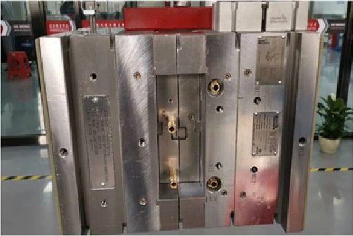 How does the plastic injection mold slider work